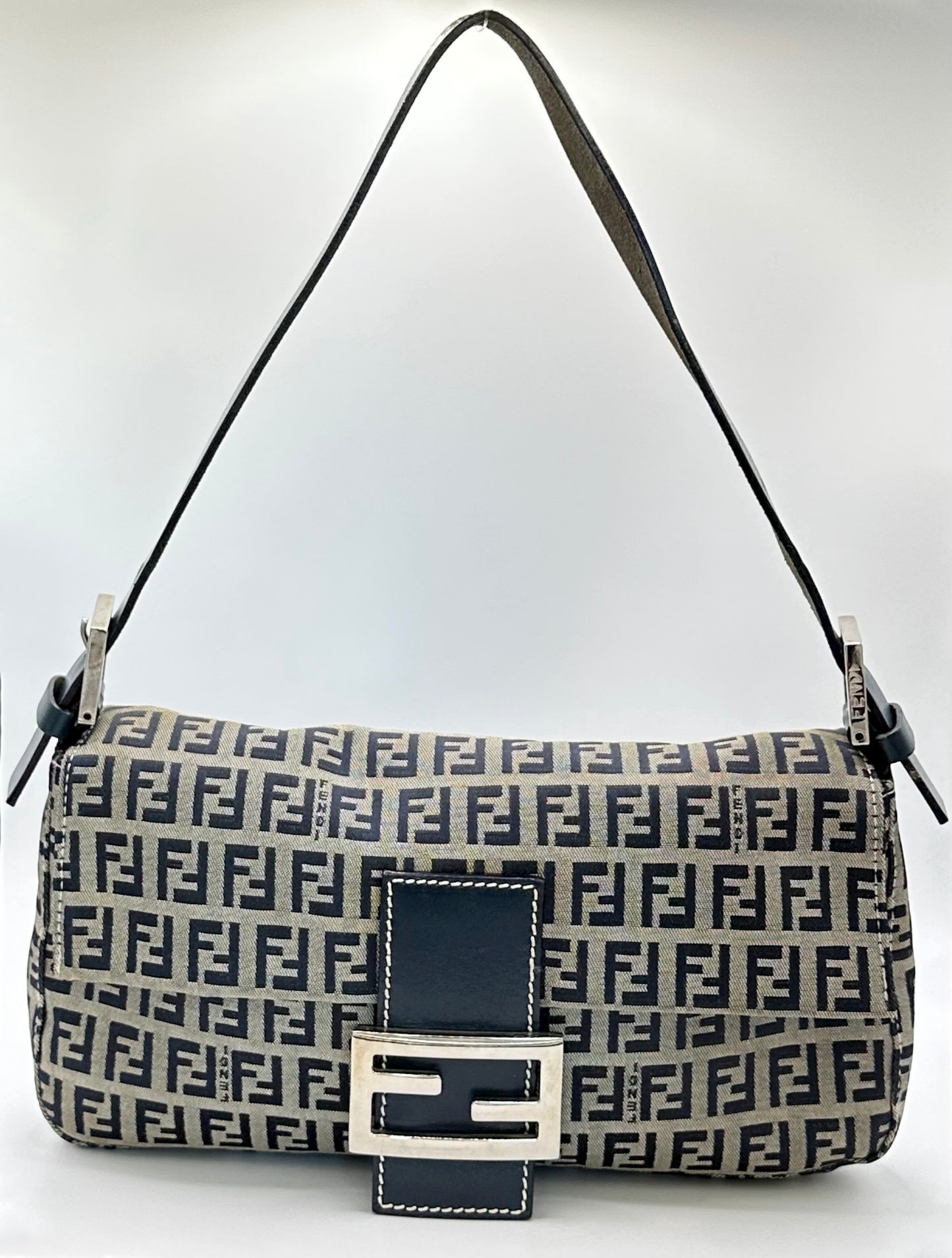 Vintage fendi baguette in navy colour with silver hardware front photo