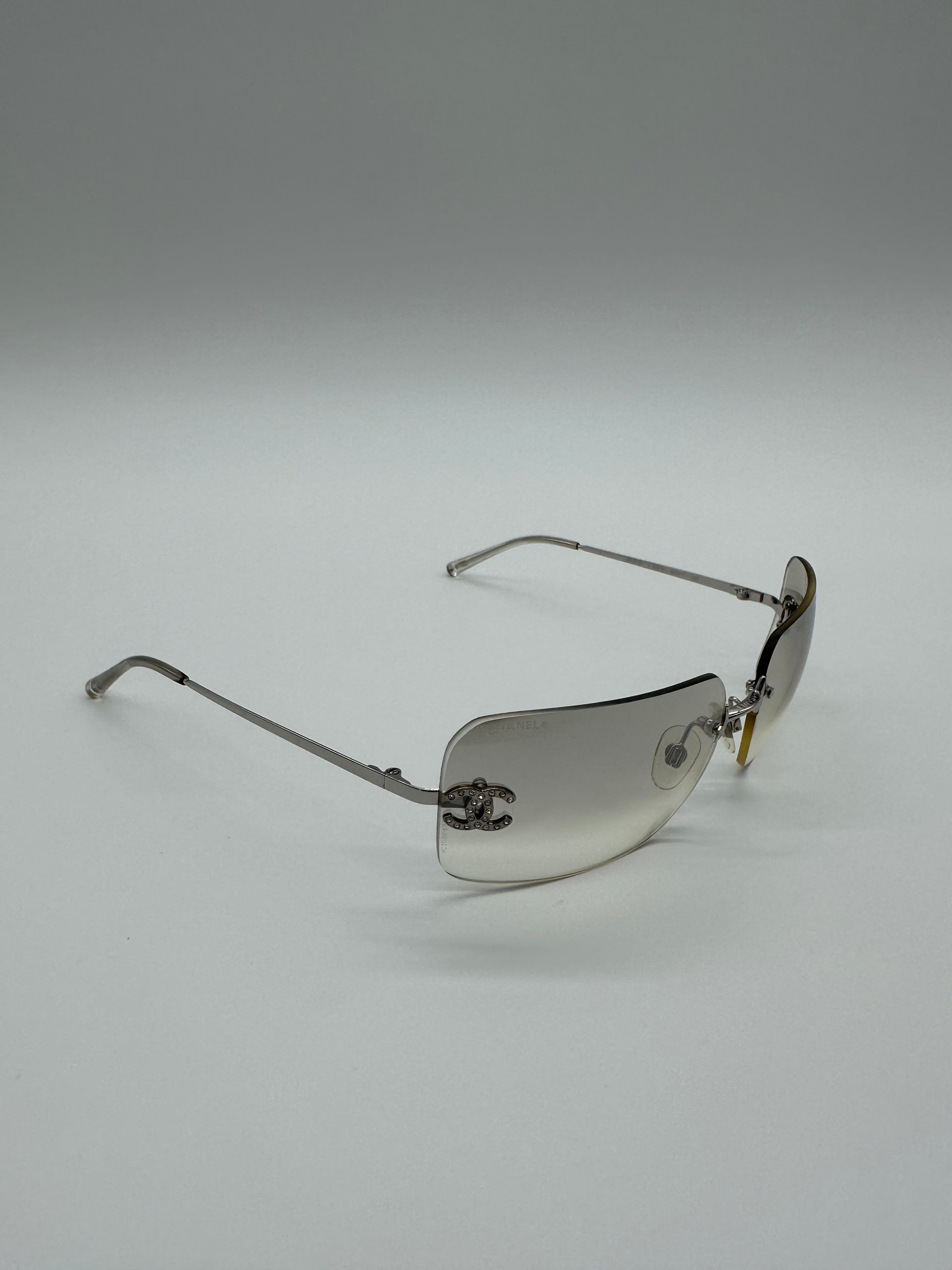 Chanel Double CC Rare, Vintage Silver Sunglasses RImless Chanel // Silver & Grey Rimless C180/88 Sunglasses – VSP  main image 2